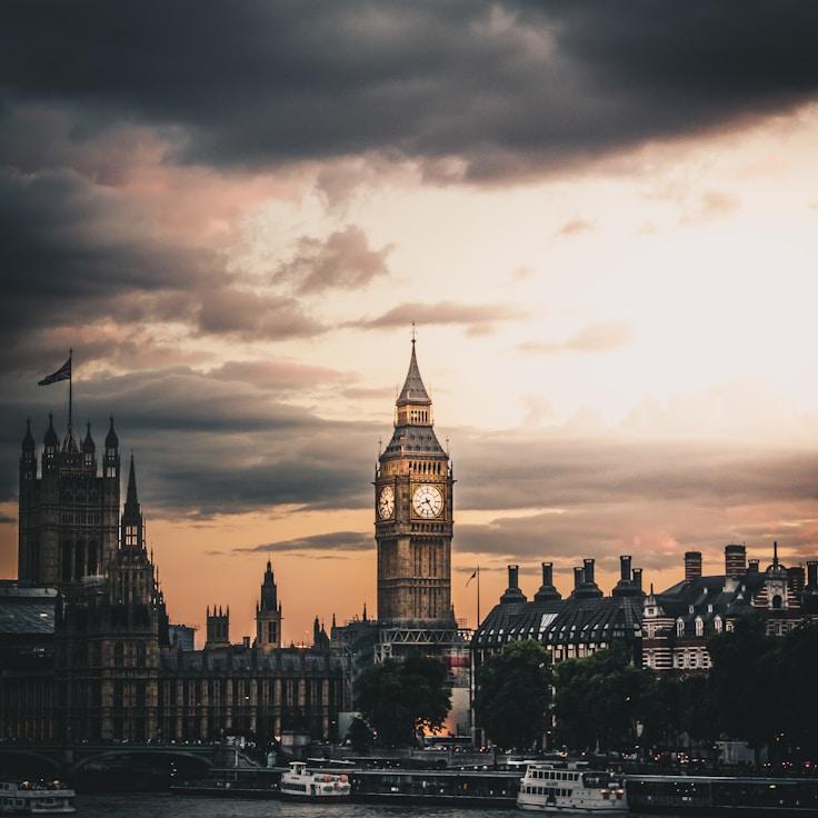 Parents evaluating schools in Italy